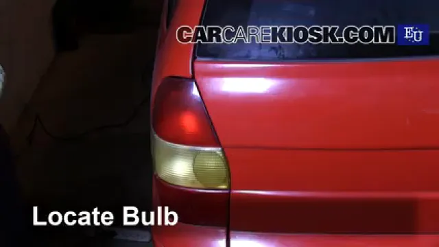 1999 Fiat Palio Weekend 1.2L 4 Cyl. Éclairage Feux de marche arrière (remplacer une ampoule)